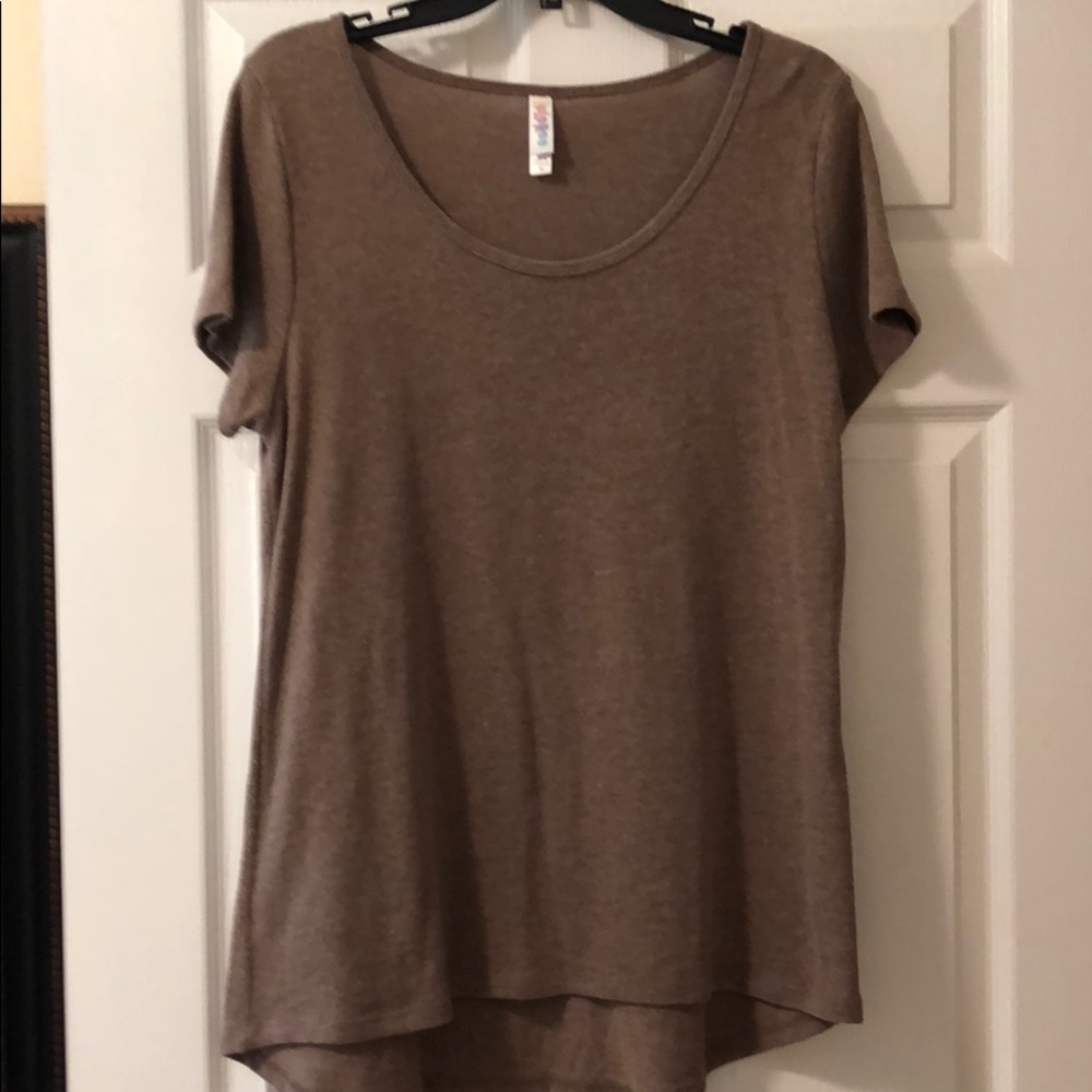 LulaRoe Medium Classic tee